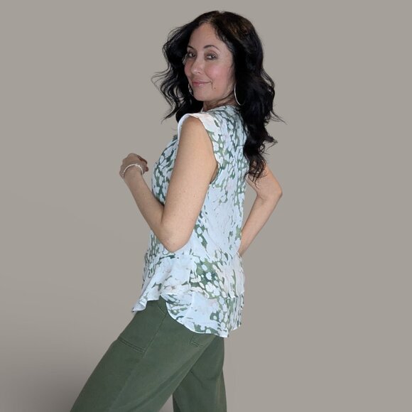 Mossimo V-Neck White and Sage Floral Peplum Top - Small - Picture 2 of 7